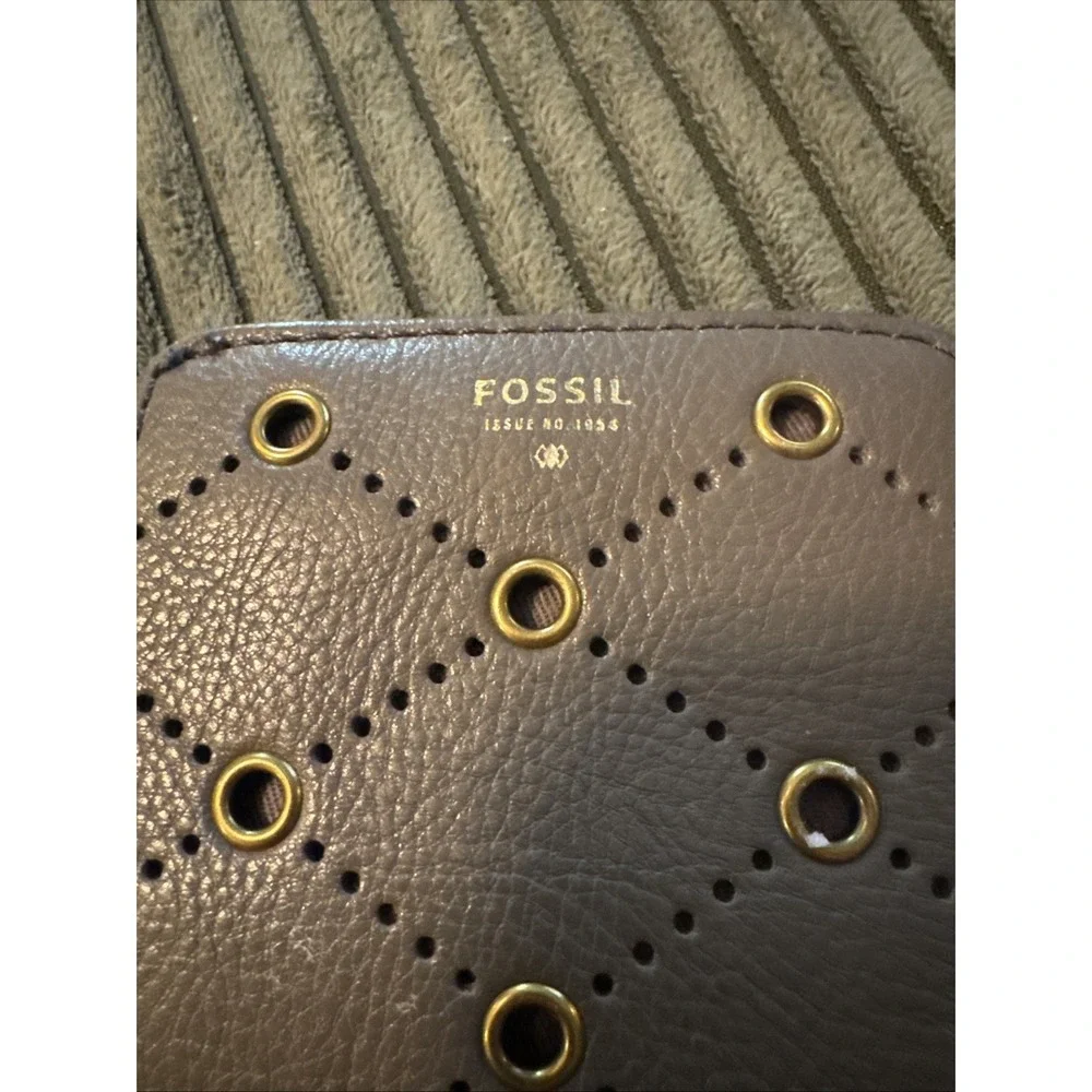 Fossil Women's Bifold Pebble Leather Wallet Grey Snap Close Rivets